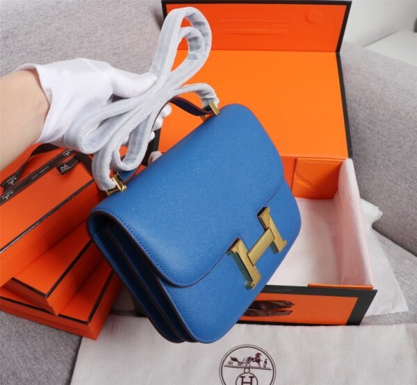 Gorgeous and stylish designer classic style shoulder bag - Image 57