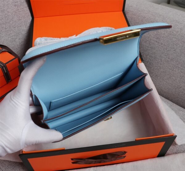 Gorgeous and stylish designer classic style shoulder bag - Image 73