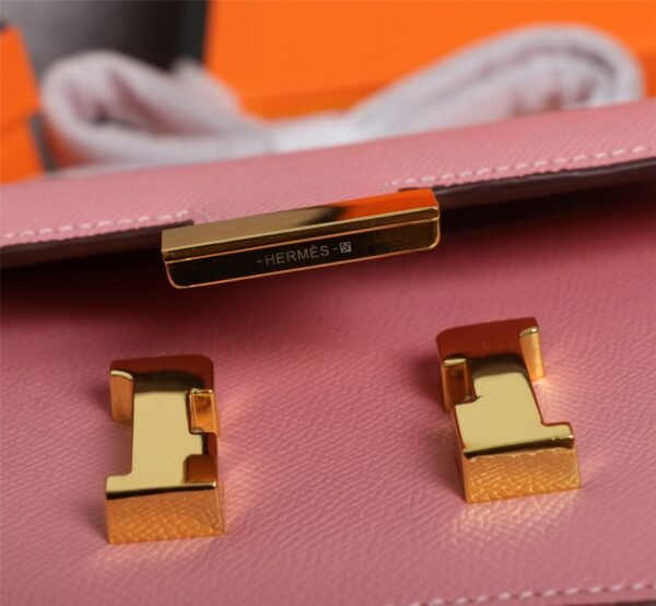 Gorgeous and stylish designer classic style shoulder bag - Image 79