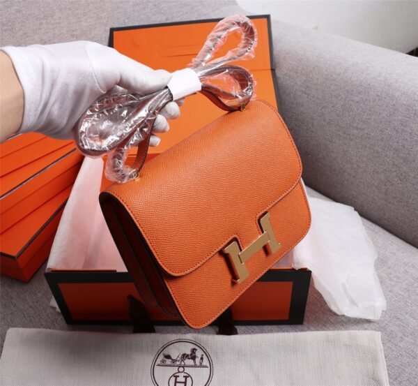 Gorgeous and stylish designer classic style shoulder bag - Image 84