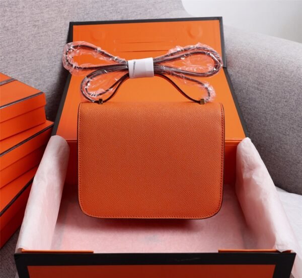 Gorgeous and stylish designer classic style shoulder bag - Image 86
