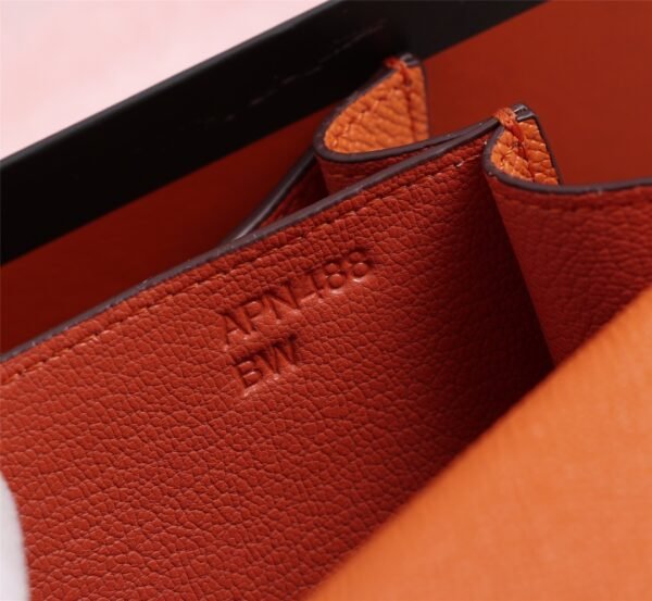 Gorgeous and stylish designer classic style shoulder bag - Image 90