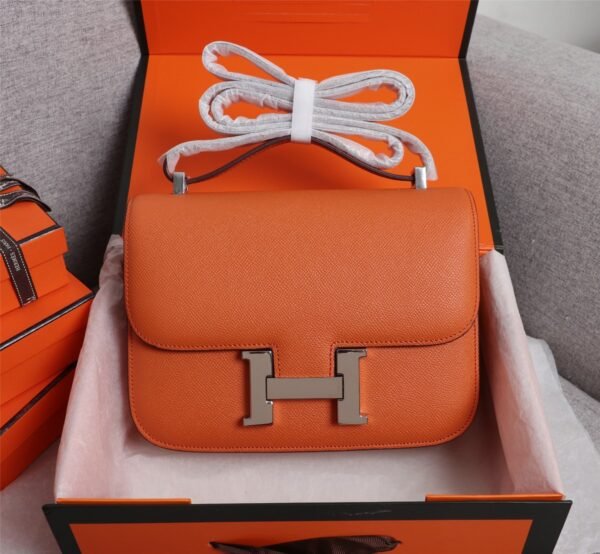 Gorgeous and stylish designer classic style shoulder bag - Image 92