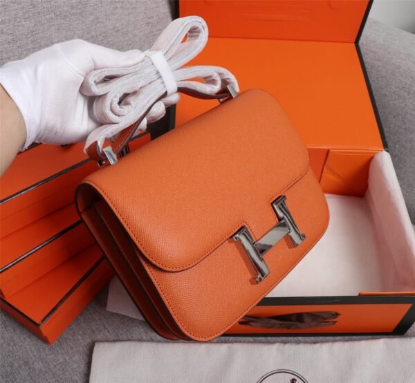 Gorgeous and stylish designer classic style shoulder bag - Image 93