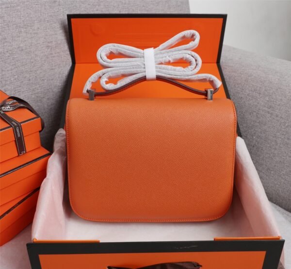 Gorgeous and stylish designer classic style shoulder bag - Image 95