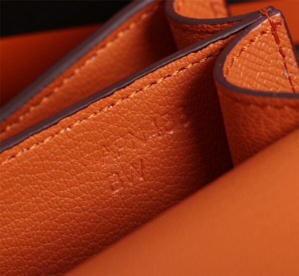Gorgeous and stylish designer classic style shoulder bag - Image 99