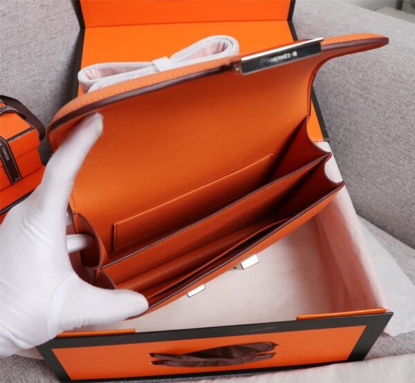 Gorgeous and stylish designer classic style shoulder bag - Image 100