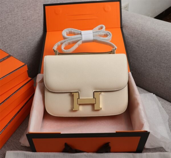 Gorgeous and stylish designer classic style shoulder bag - Image 101