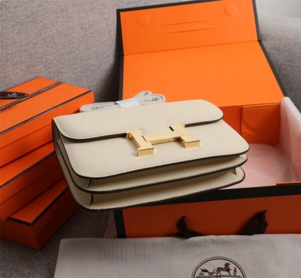 Gorgeous and stylish designer classic style shoulder bag - Image 103