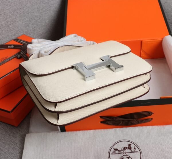 Gorgeous and stylish designer classic style shoulder bag - Image 112