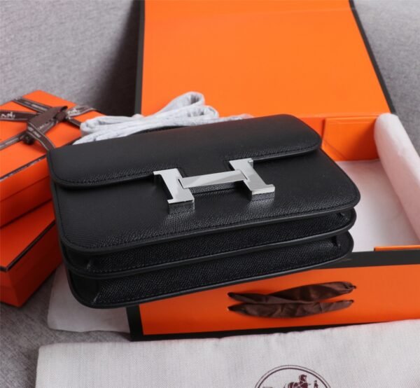 Gorgeous and stylish designer classic style shoulder bag - Image 122