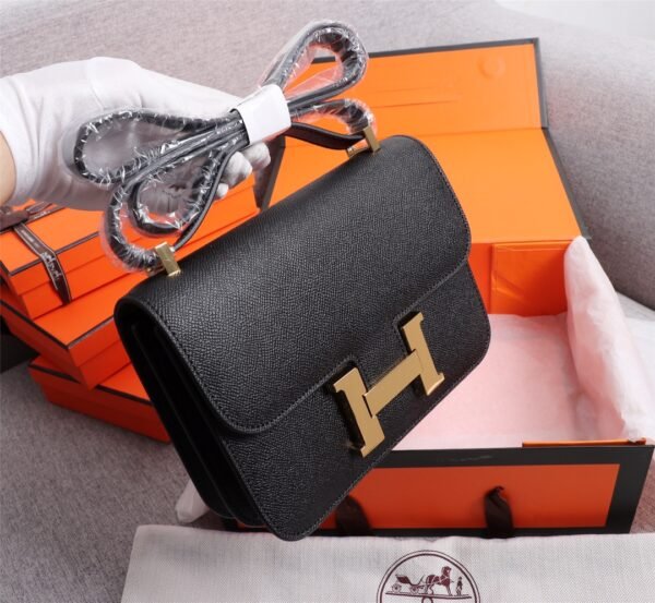 Gorgeous and stylish designer classic style shoulder bag - Image 129