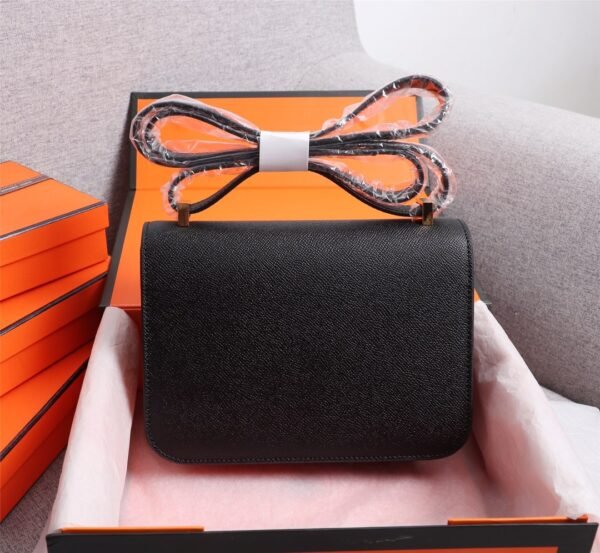 Gorgeous and stylish designer classic style shoulder bag - Image 130