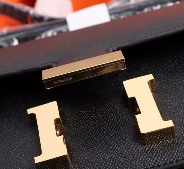 Gorgeous and stylish designer classic style shoulder bag - Image 133