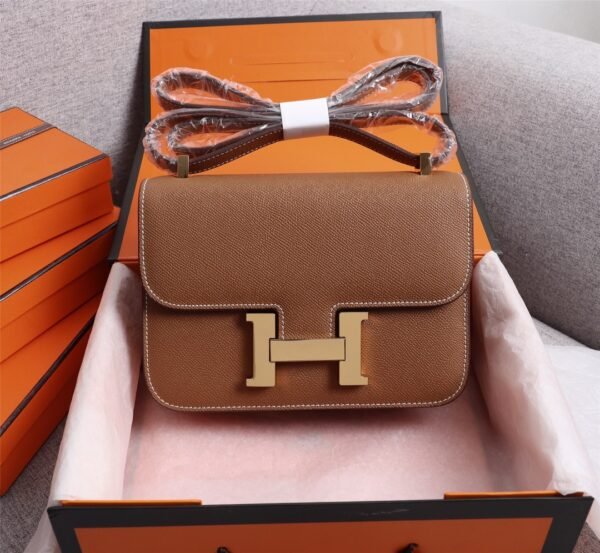 Gorgeous and stylish designer classic style shoulder bag - Image 137