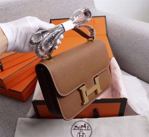 Gorgeous and stylish designer classic style shoulder bag - Image 138