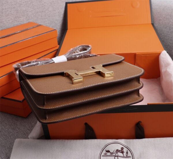 Gorgeous and stylish designer classic style shoulder bag - Image 140