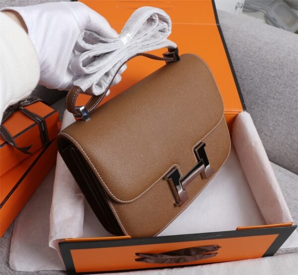 Gorgeous and stylish designer classic style shoulder bag - Image 147