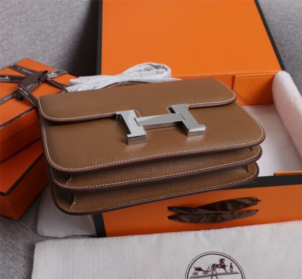 Gorgeous and stylish designer classic style shoulder bag - Image 149