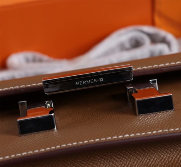 Gorgeous and stylish designer classic style shoulder bag - Image 152