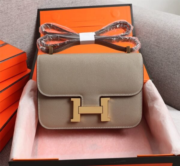 Gorgeous and stylish designer classic style shoulder bag - Image 155