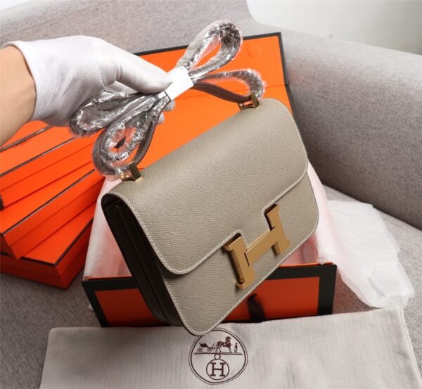 Gorgeous and stylish designer classic style shoulder bag - Image 156