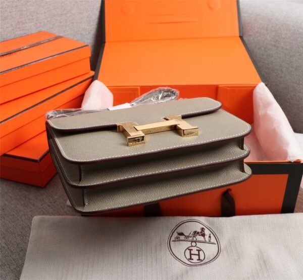 Gorgeous and stylish designer classic style shoulder bag - Image 158