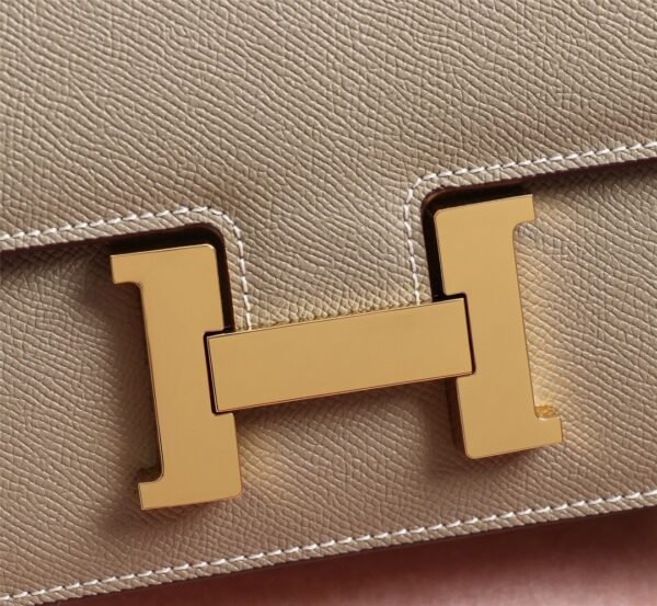 Gorgeous and stylish designer classic style shoulder bag - Image 159
