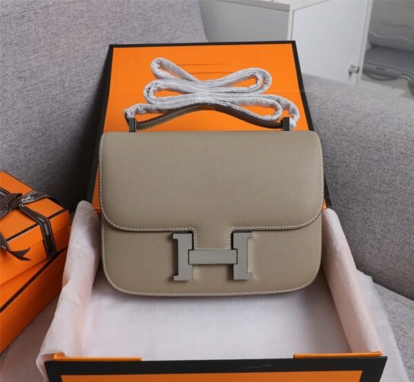 Gorgeous and stylish designer classic style shoulder bag - Image 164