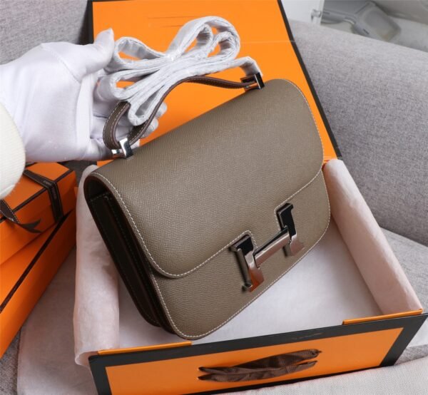 Gorgeous and stylish designer classic style shoulder bag - Image 174