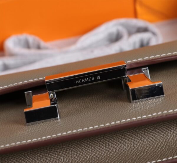 Gorgeous and stylish designer classic style shoulder bag - Image 179