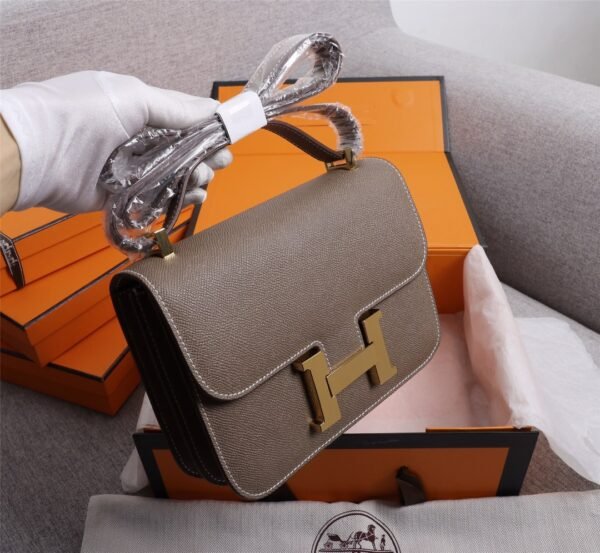 Gorgeous and stylish designer classic style shoulder bag - Image 183