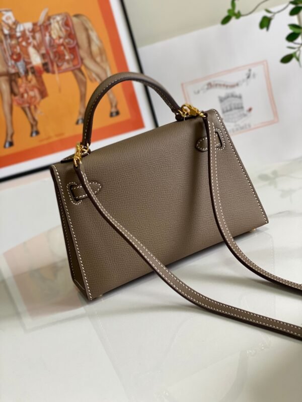 Stylish classic vintage style handbag - Image 3