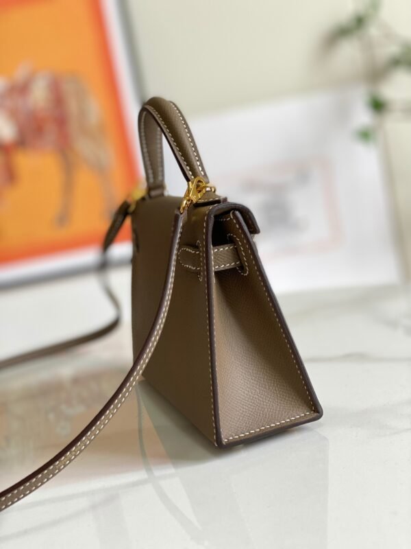 Stylish classic vintage style handbag - Image 4