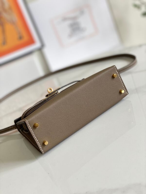 Stylish classic vintage style handbag - Image 5