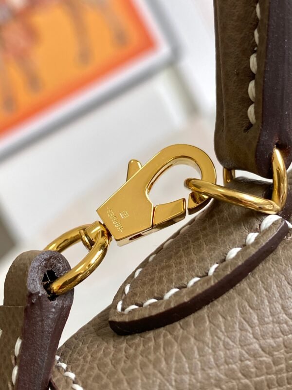 Stylish classic vintage style handbag - Image 6