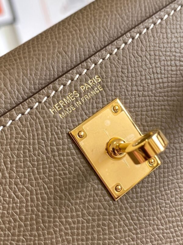 Stylish classic vintage style handbag - Image 7