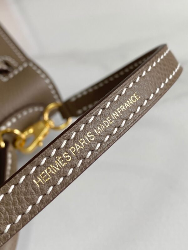 Stylish classic vintage style handbag - Image 8