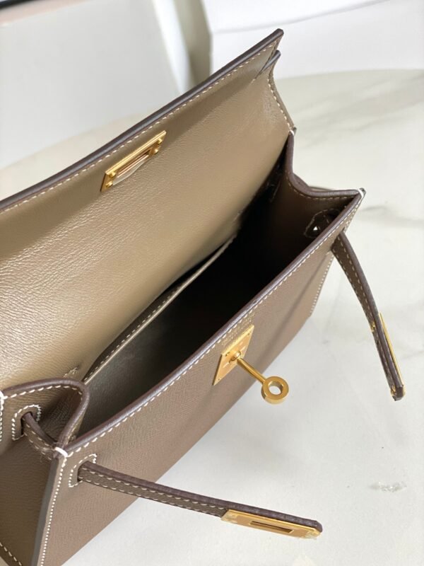 Stylish classic vintage style handbag - Image 9
