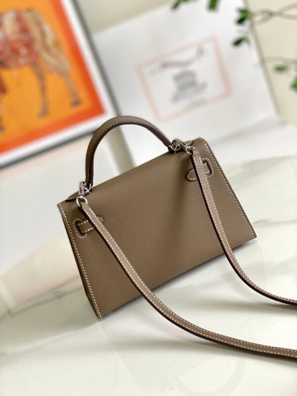 Stylish classic vintage style handbag - Image 11
