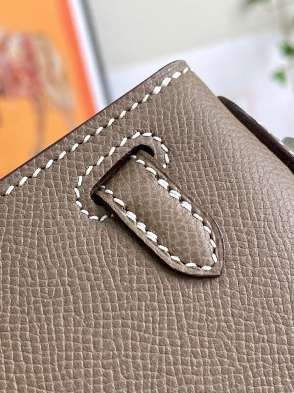 Stylish classic vintage style handbag - Image 15
