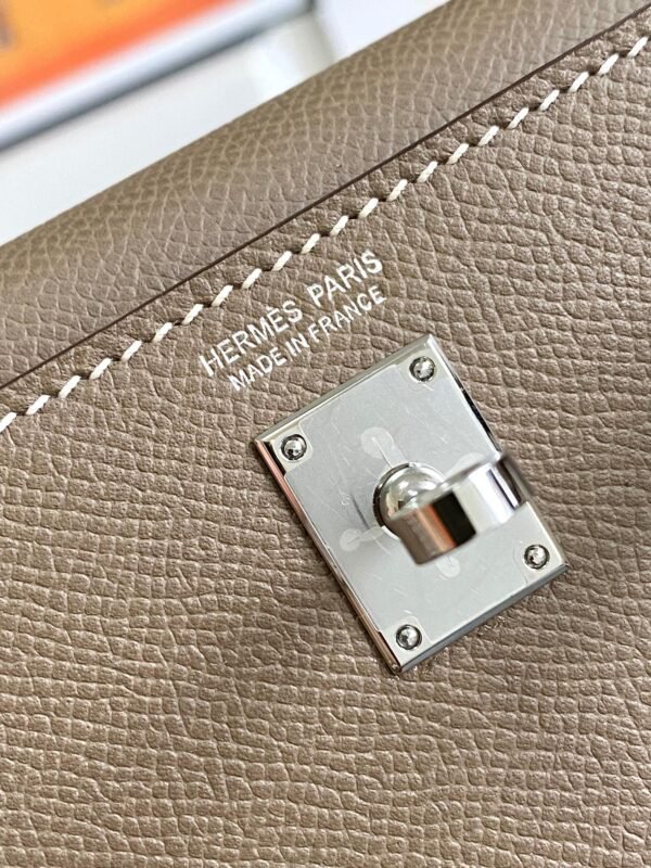 Stylish classic vintage style handbag - Image 16