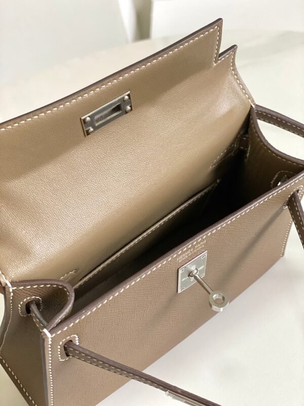Stylish classic vintage style handbag - Image 18