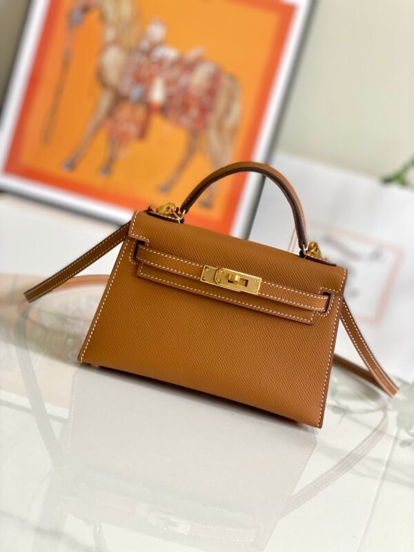 Fashionable and gorgeous designer classic vintage style handbag