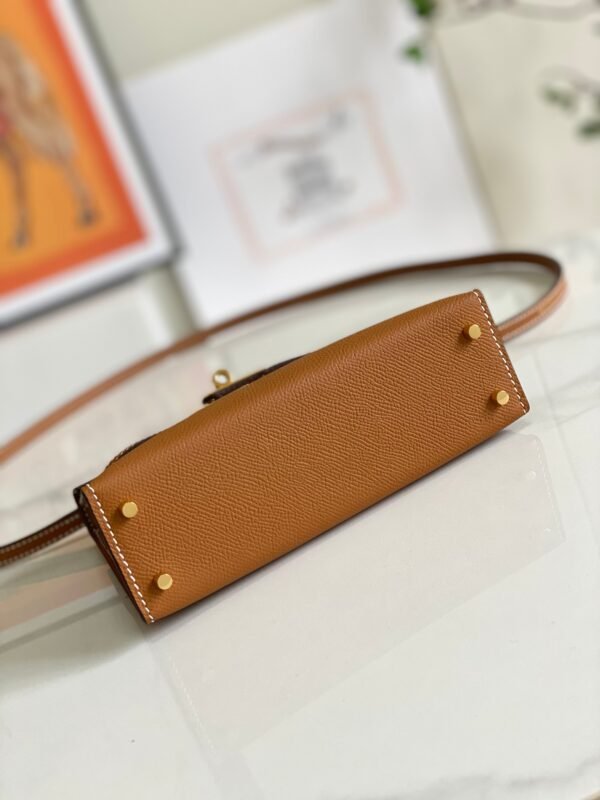 Fashionable and gorgeous designer classic vintage style handbag - Image 5