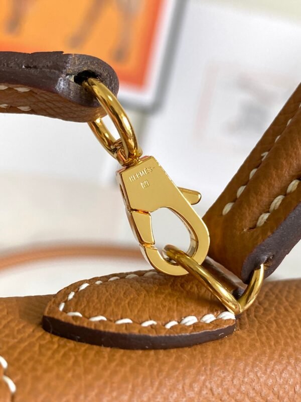 Fashionable and gorgeous designer classic vintage style handbag - Image 6