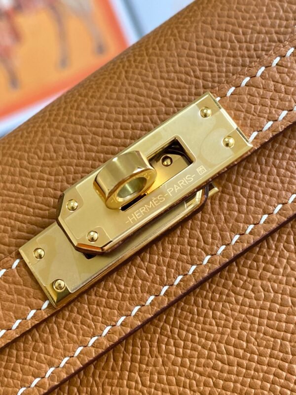 Fashionable and gorgeous designer classic vintage style handbag - Image 7