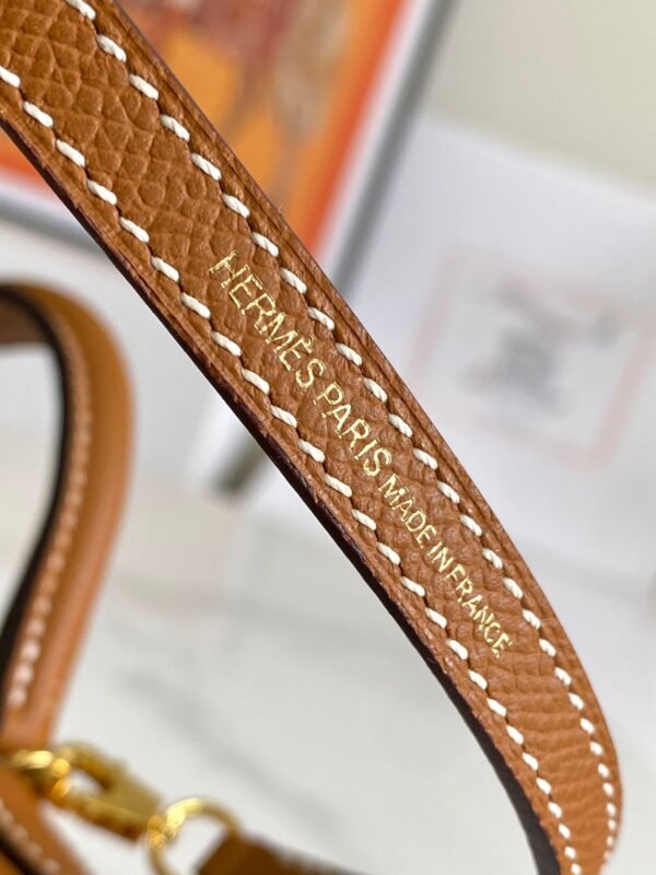Fashionable and gorgeous designer classic vintage style handbag - Image 8