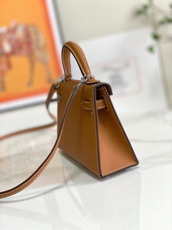 Fashionable and gorgeous designer classic vintage style handbag - Image 13