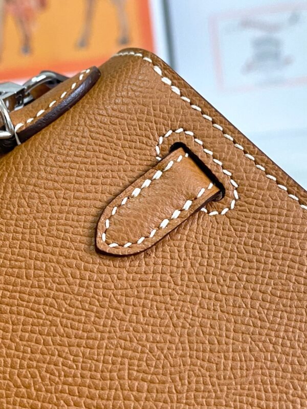 Fashionable and gorgeous designer classic vintage style handbag - Image 17